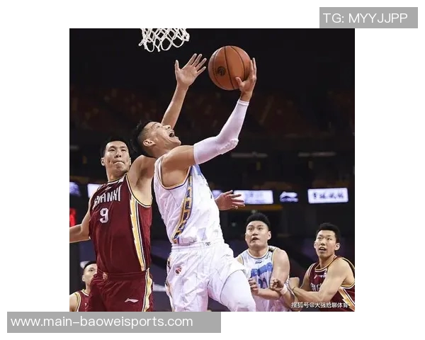 斯佩尔曼半场表现抢眼10投6中砍下14分7篮板2助攻正负值高达12 斯佩尔曼半场表现抢眼10投6中砍下14分7篮板2助攻正负值高达12